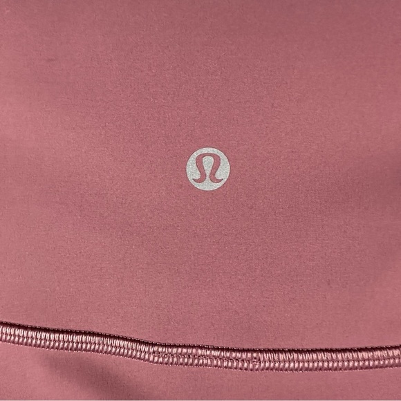 Lululemon In Movement Short Women's 10 Mauve Everlux 2.5" Inseam Compression - Picture 3 of 5